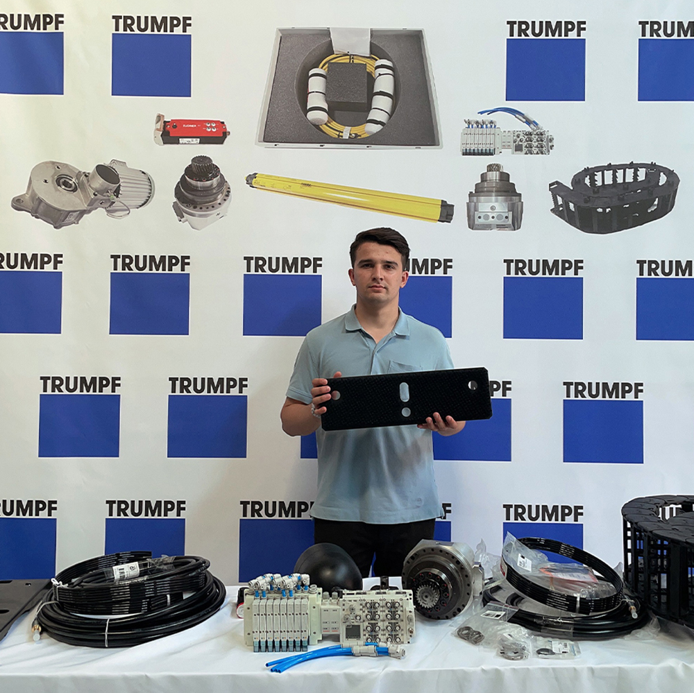 Laser cutting machine 